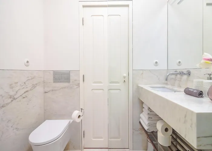 דירה City-center With Modern Comforts *