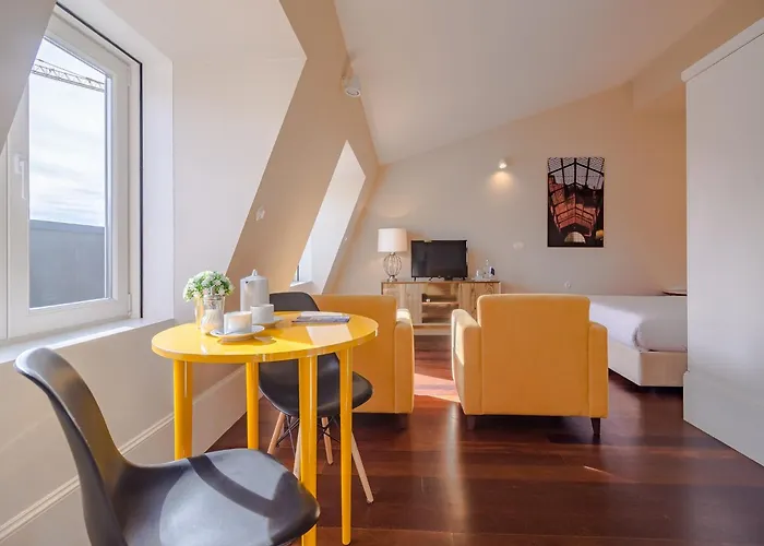 Apartment City-center With Modern Comforts